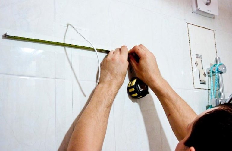 How to make markings on the wall