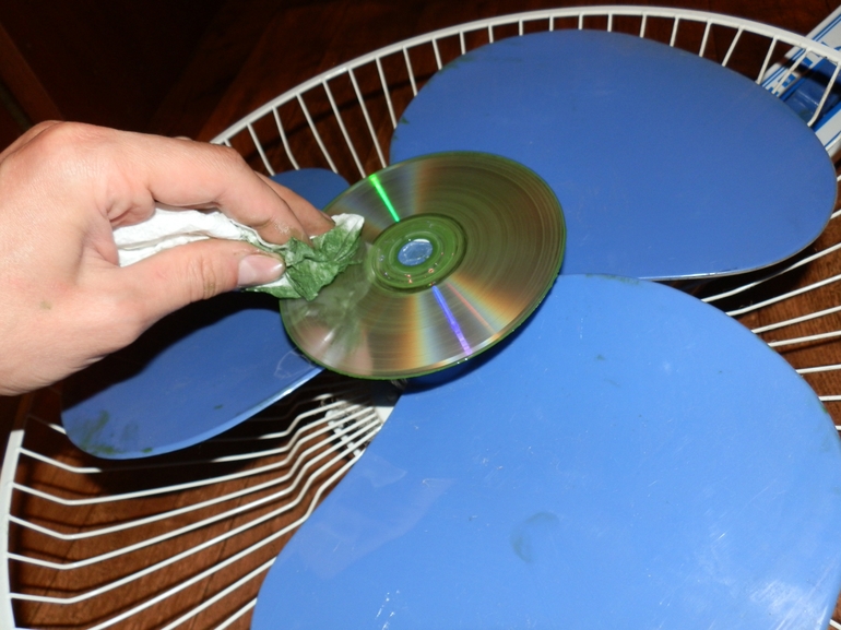 Do-it-yourself scratches from the disc