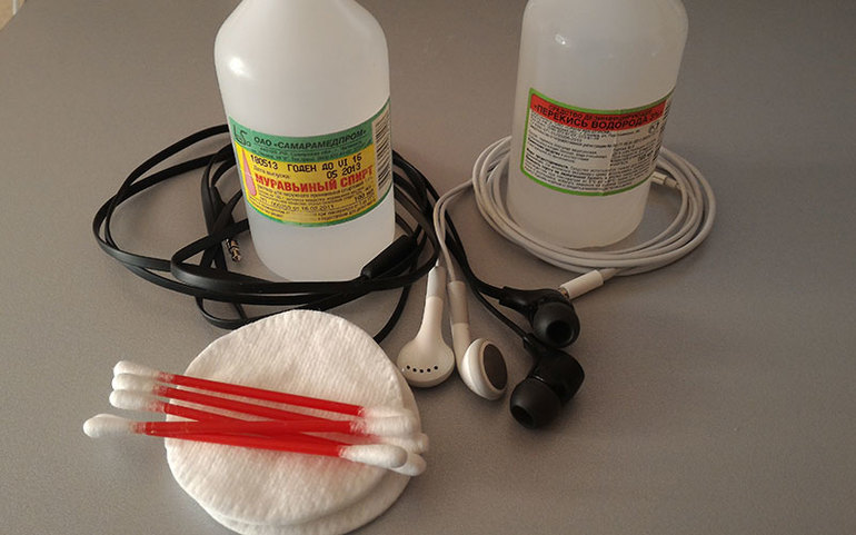 How to clean earphones from sulfur