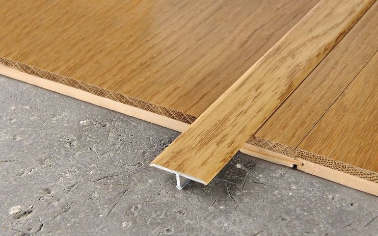 Laminate joints between rooms