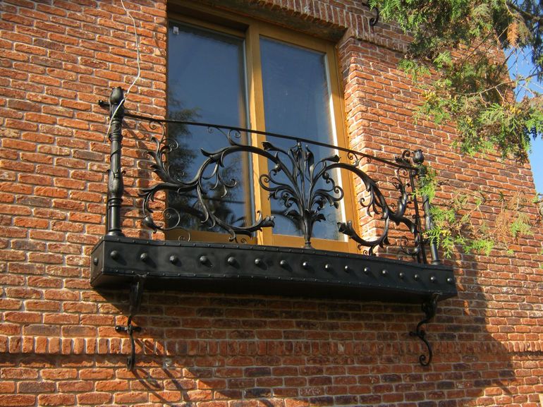 French balcony what is it